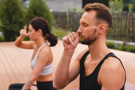 Técnicas básicas de respiración en Yoga