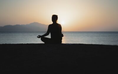 Transformando Mitos: la Mujer y el Yoga a lo largo de la Historia